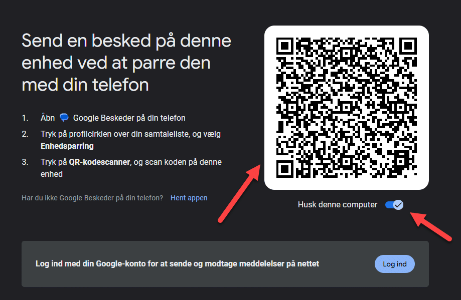 En skærm viser instruktioner til at parre din Android-enhed med Google Beskeder ved hjælp af en telefon, en stor QR-kode og et afkrydsningsfelt mærket "Husk denne computer." En knap til at logge ind med en Google-konto er nederst for ekstra bekvemmelighed, når du administrerer sms-beskeder på din pc.