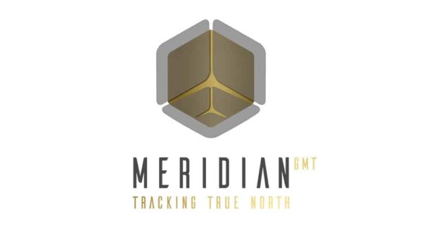 Geometrisk logo med teksten "Meridian GMT" og "Tracking True North" nedenfor i grå og guld.